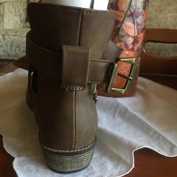 NWT Festival cutout buckle booties! 🍂 - Picture 6 of 8